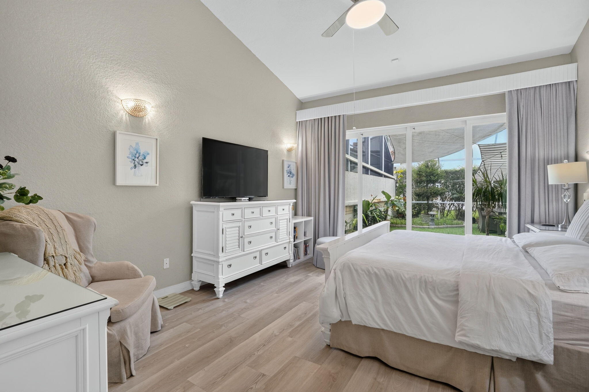 457 W PALM AIRE Drive 457