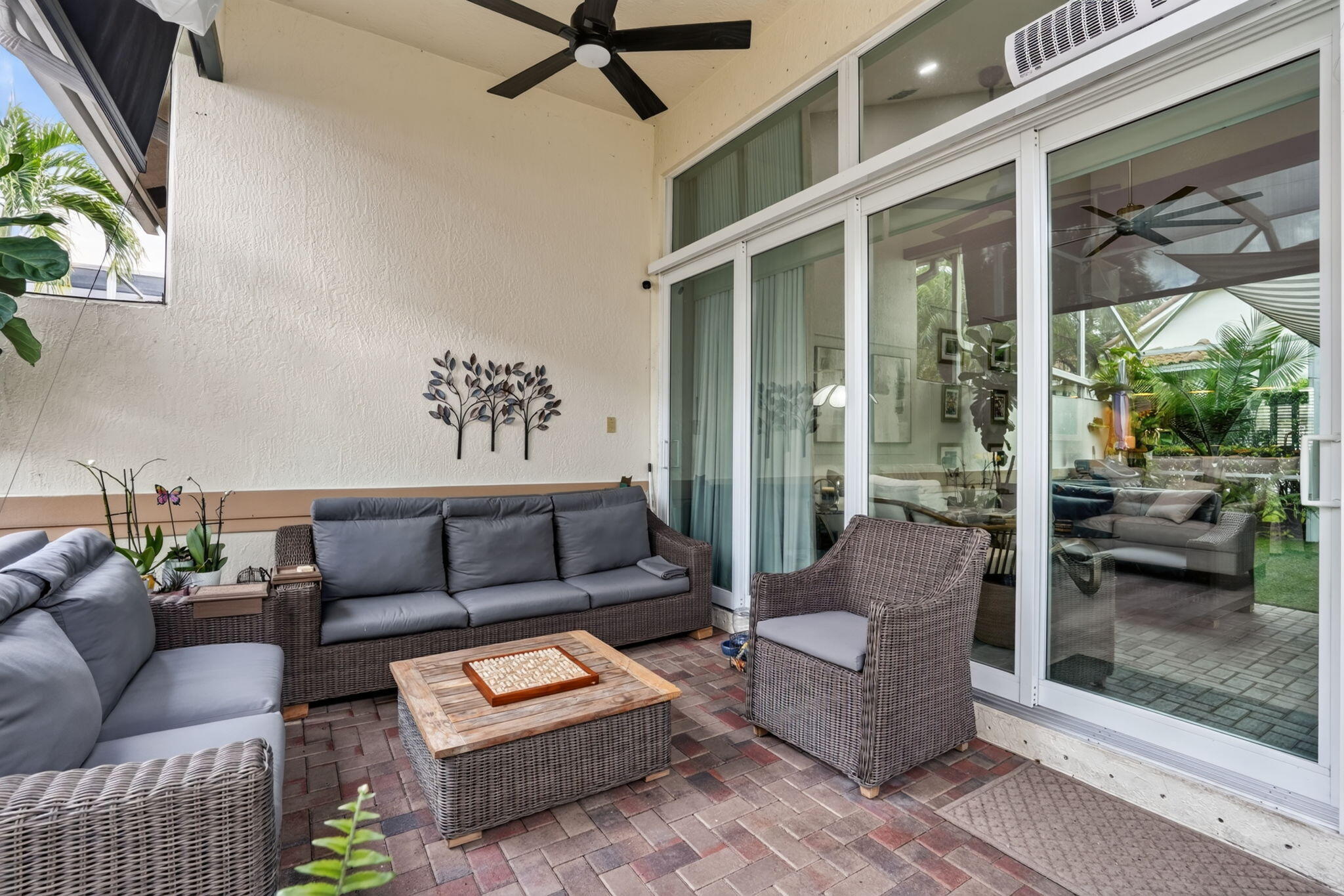 457 W PALM AIRE Drive 457