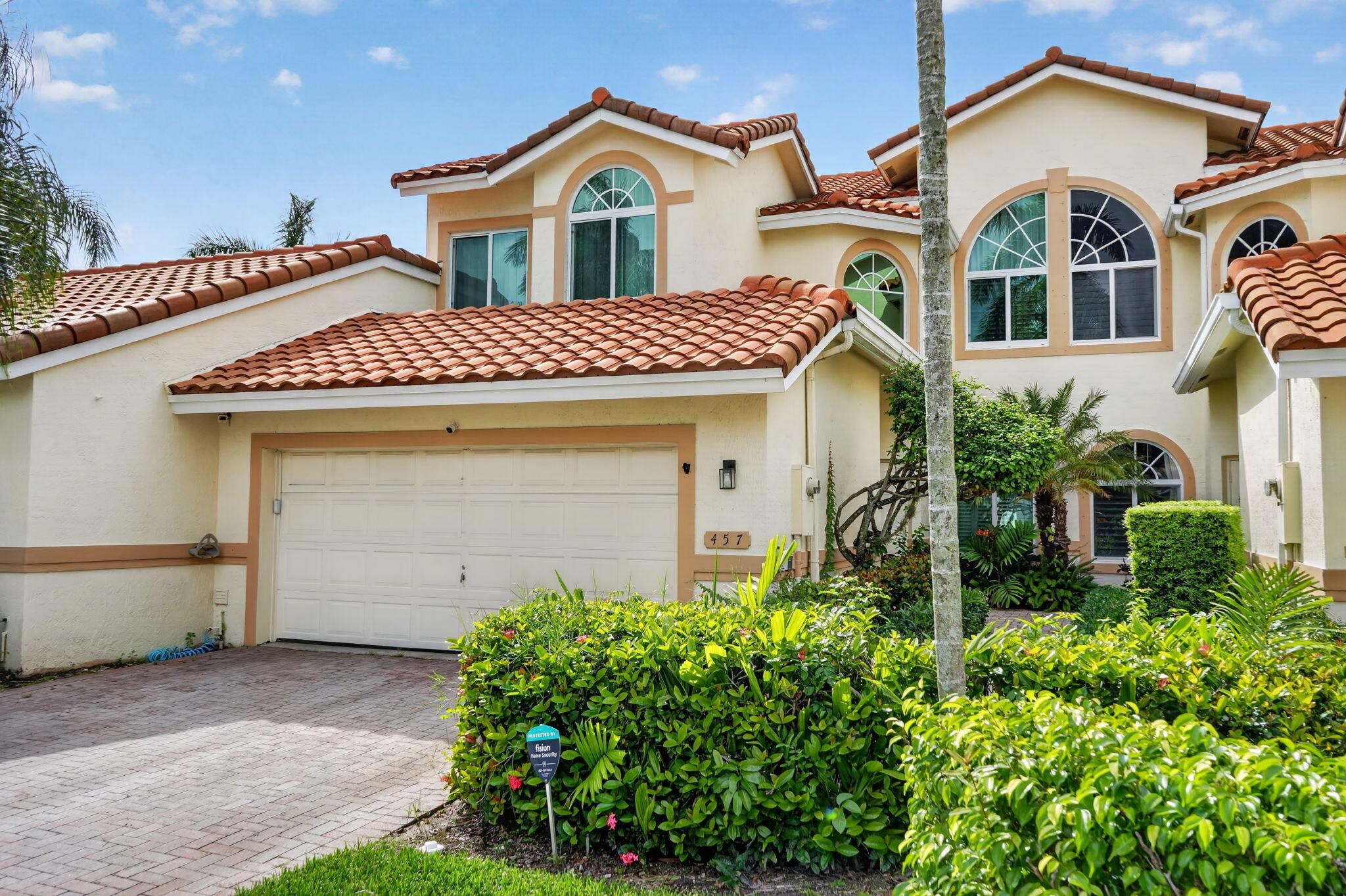 457 W PALM AIRE Drive 457