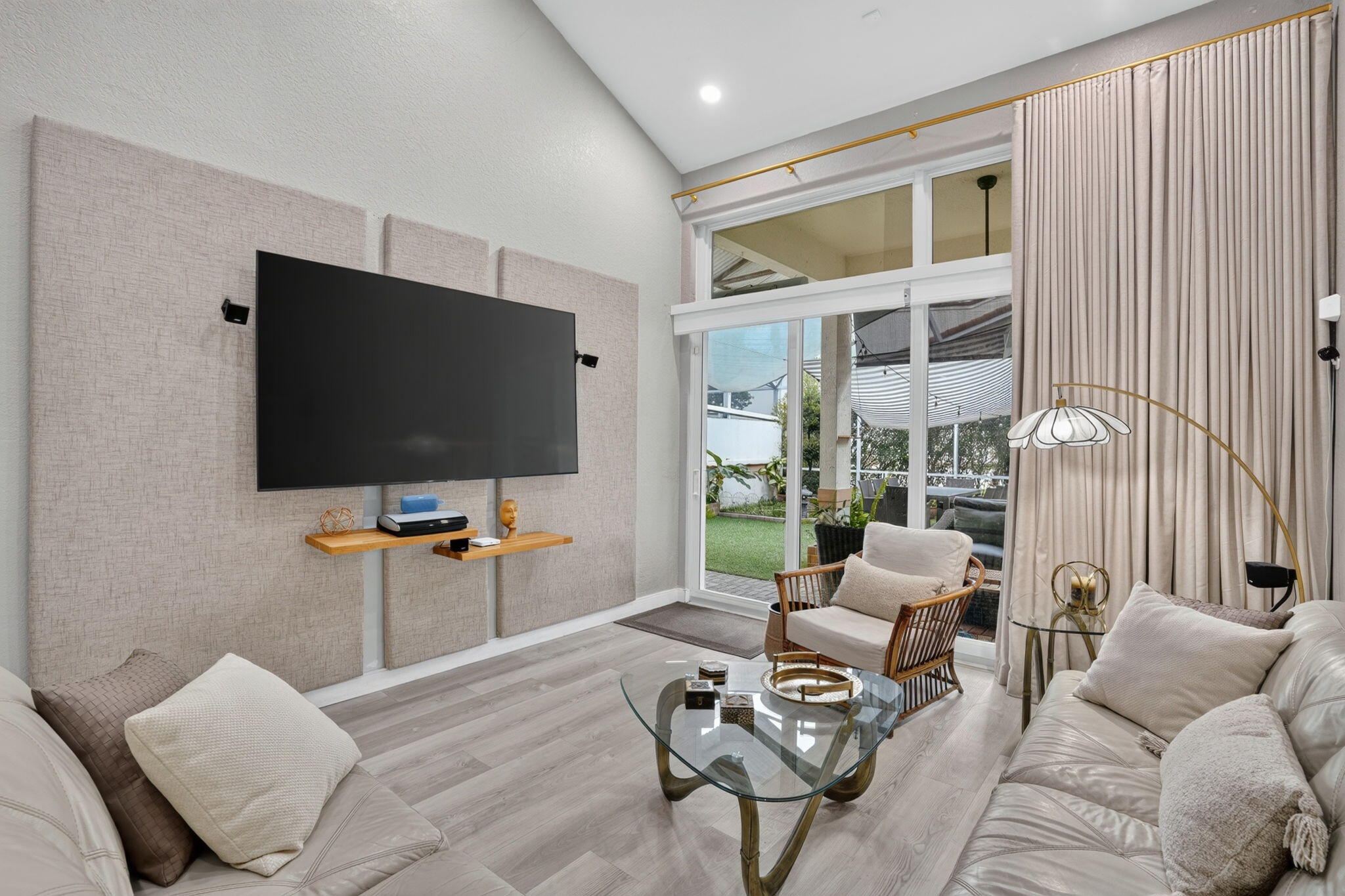 457 W PALM AIRE Drive 457