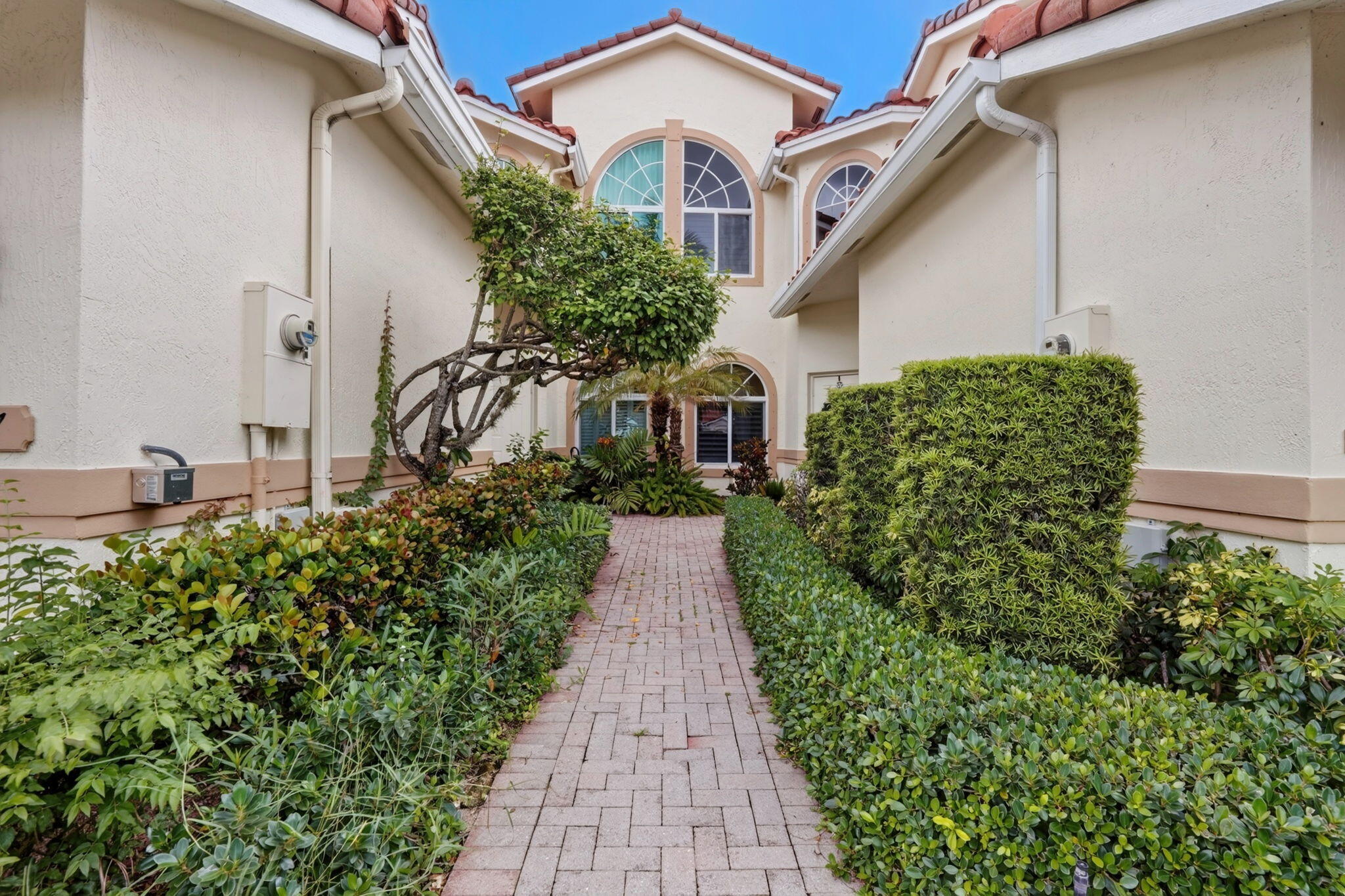 457 W PALM AIRE Drive 457