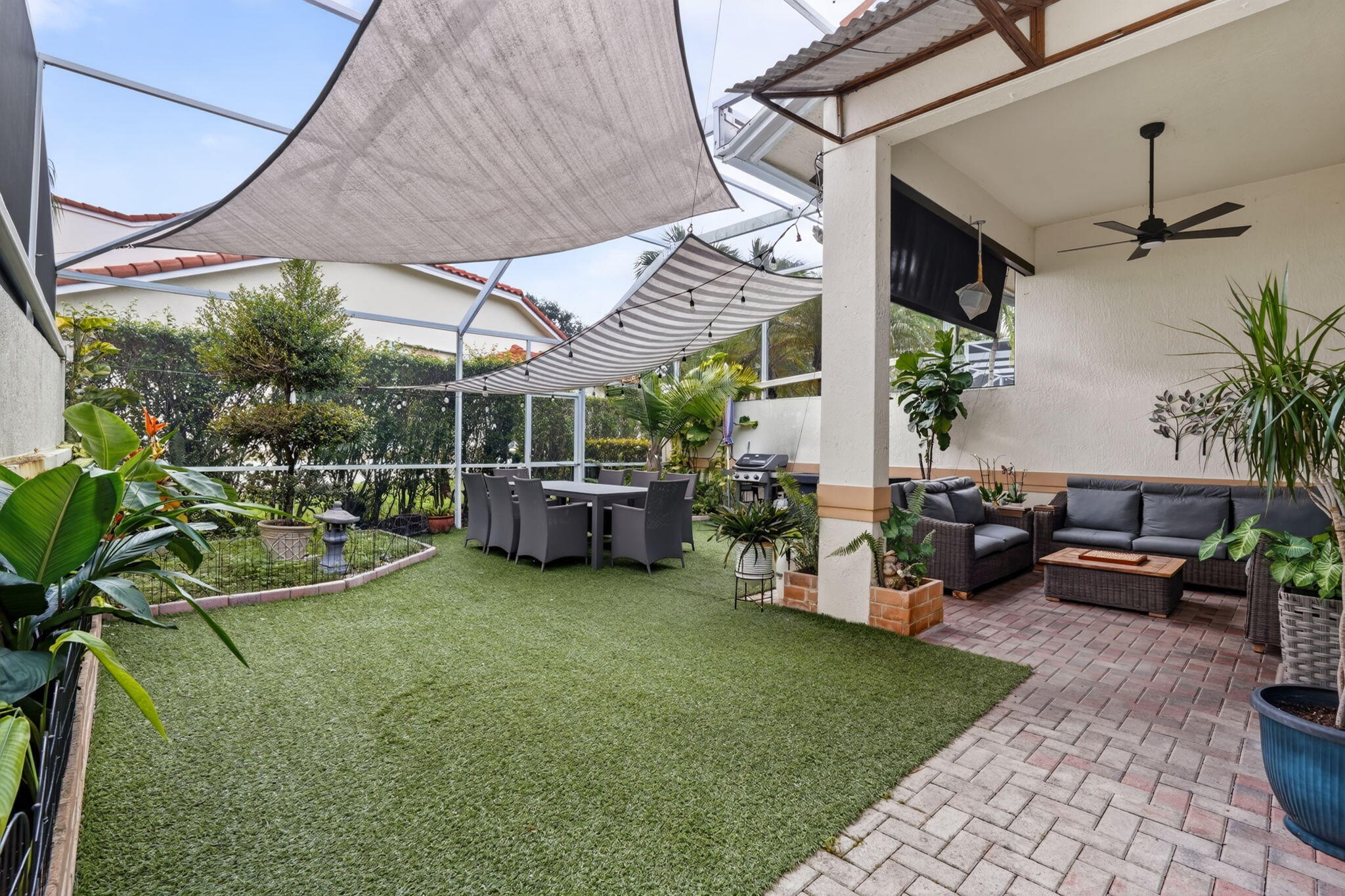 457 W PALM AIRE Drive 457