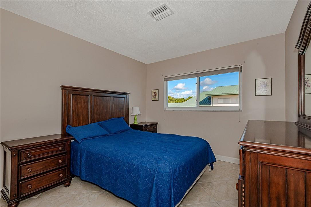 2100 NE 38th St Unit: 208