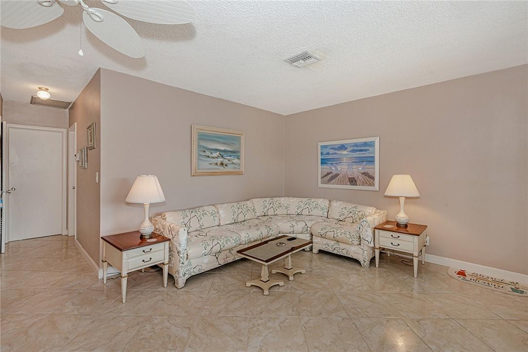 2100 NE 38th St Unit: 208