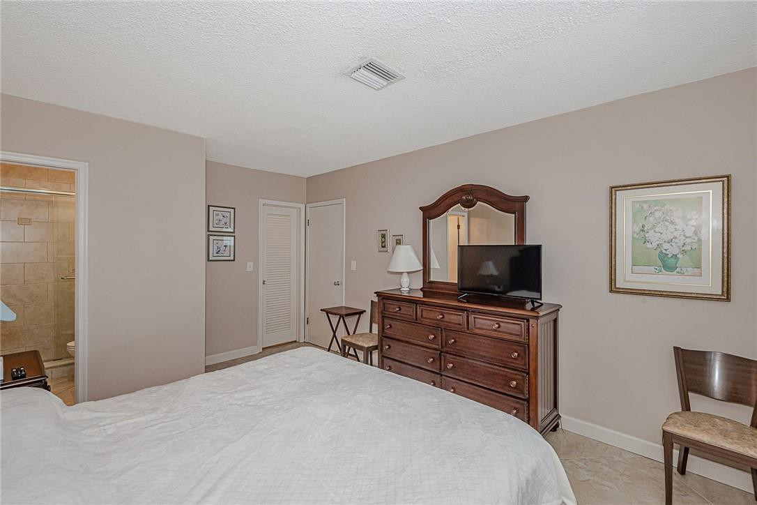 2100 NE 38th St Unit: 208