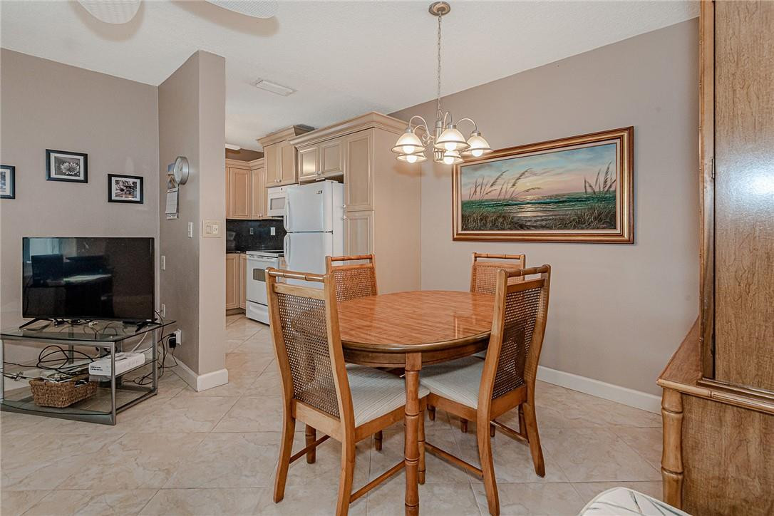 2100 NE 38th St Unit: 208