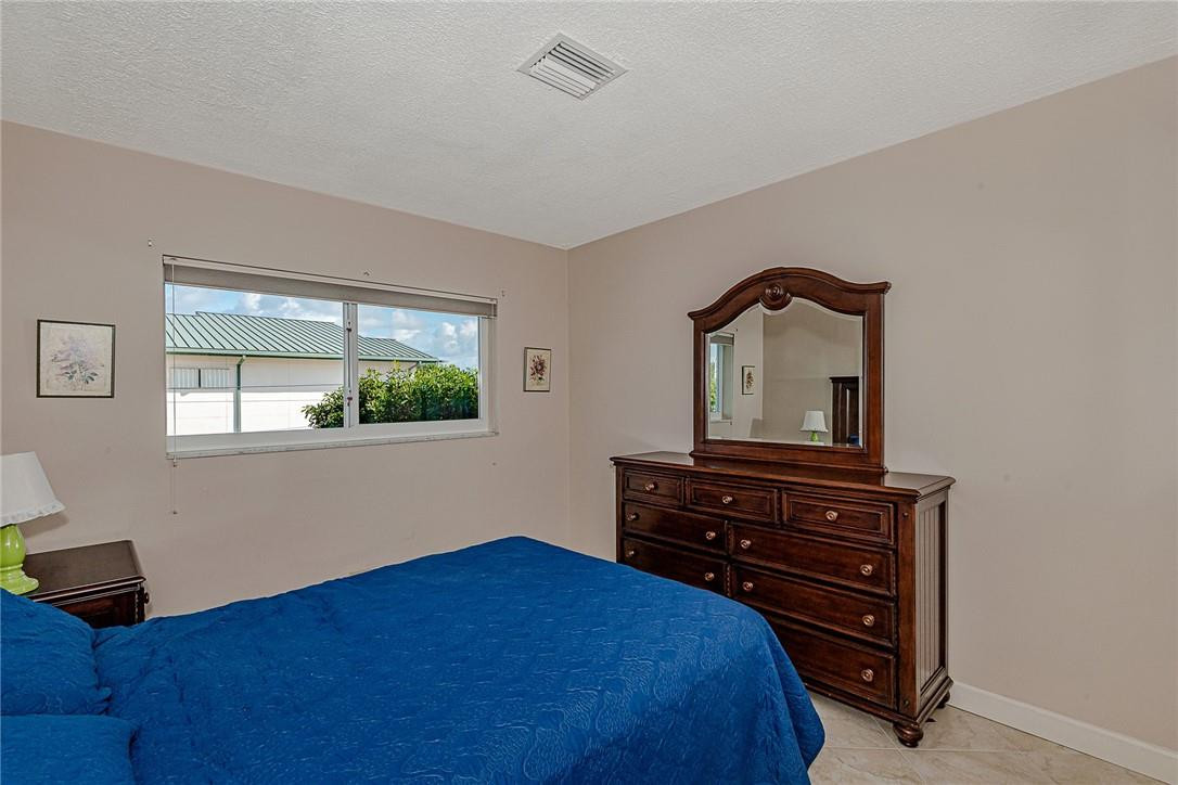 2100 NE 38th St Unit: 208