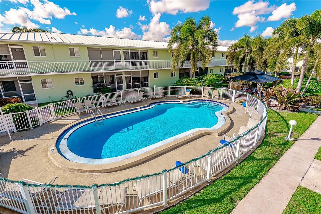 2100 NE 38th St Unit: 208