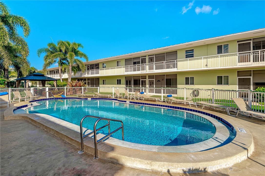 2100 NE 38th St Unit: 208