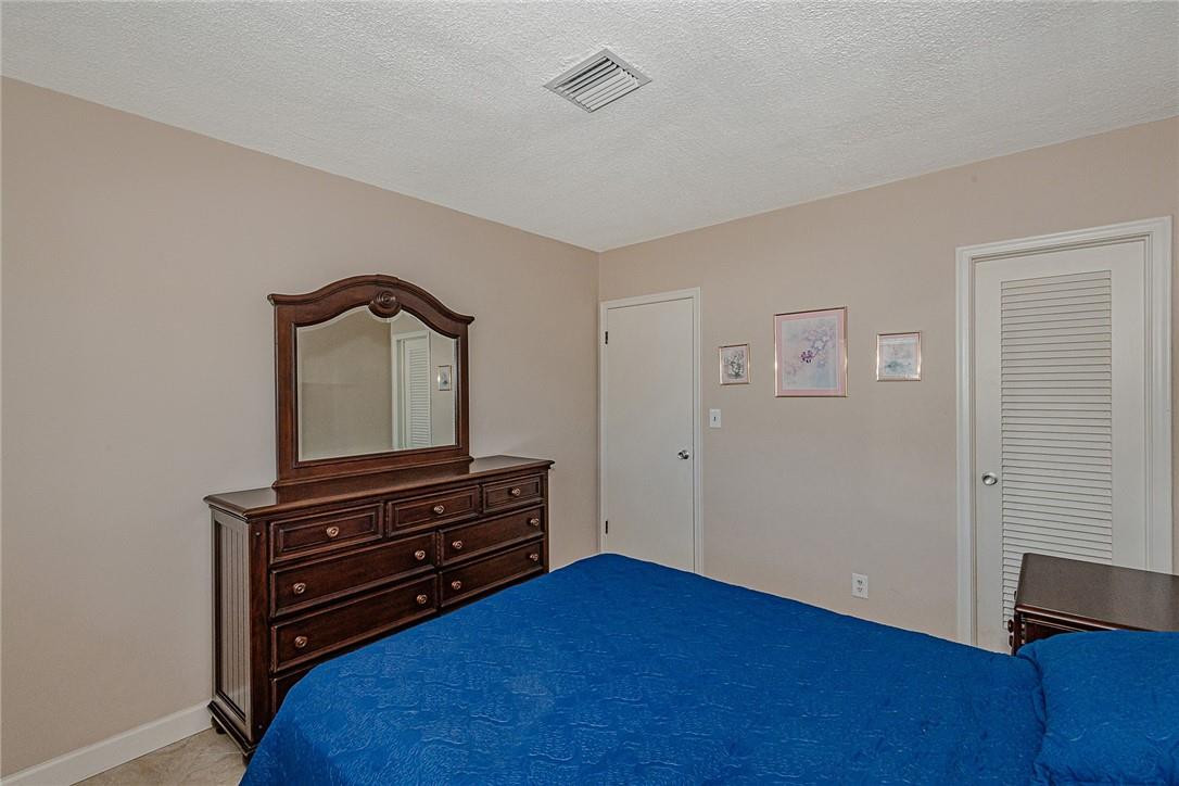 2100 NE 38th St Unit: 208