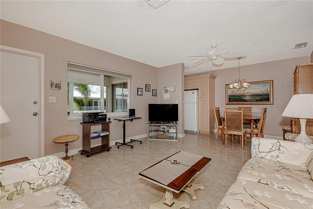 2100 NE 38th St Unit: 208