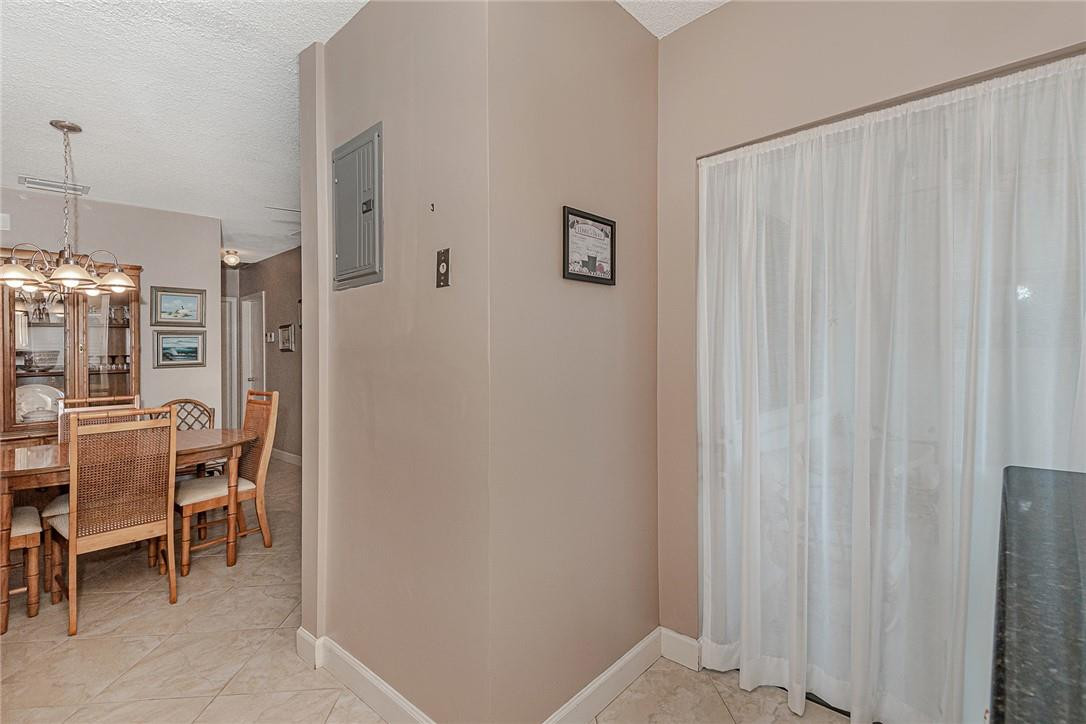 2100 NE 38th St Unit: 208