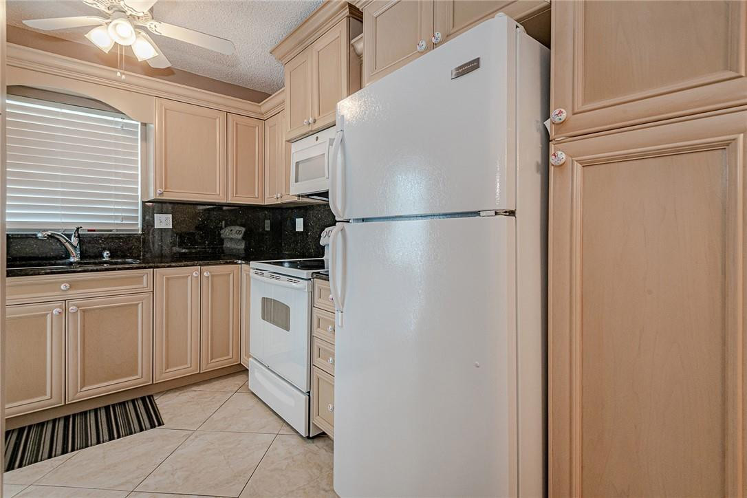 2100 NE 38th St Unit: 208