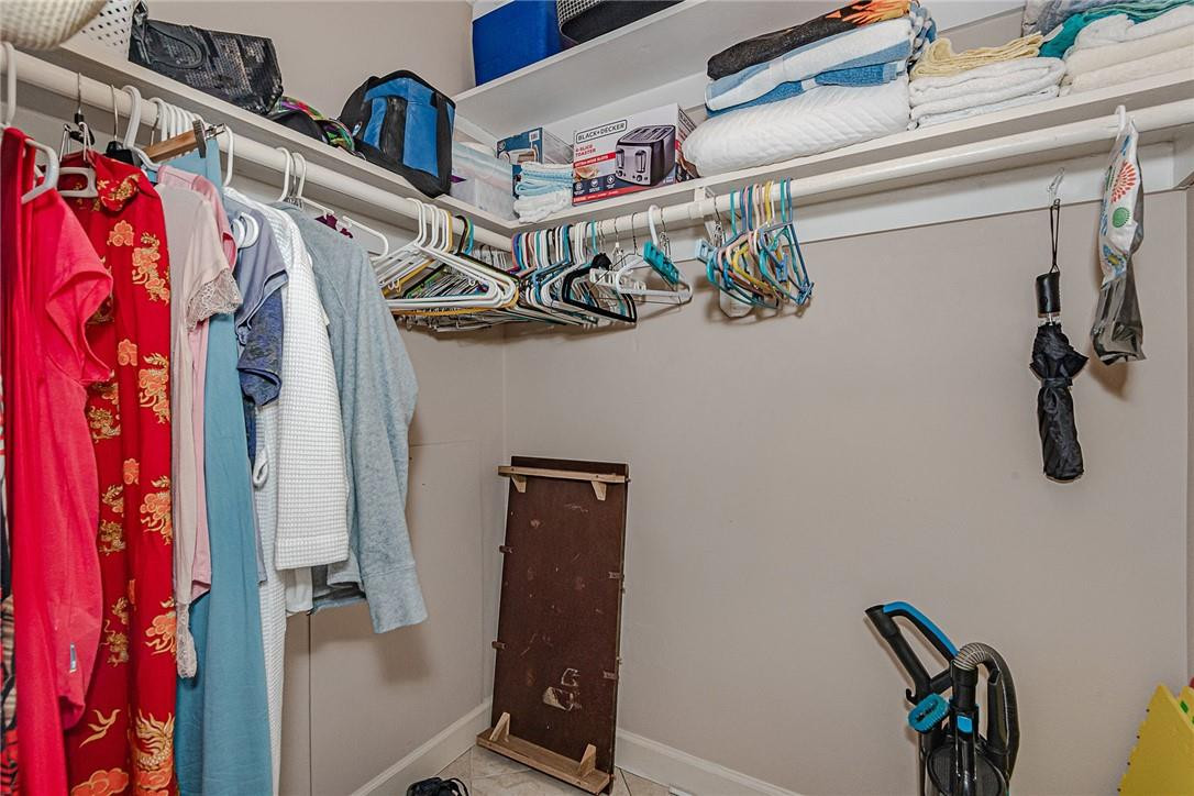 2100 NE 38th St Unit: 208