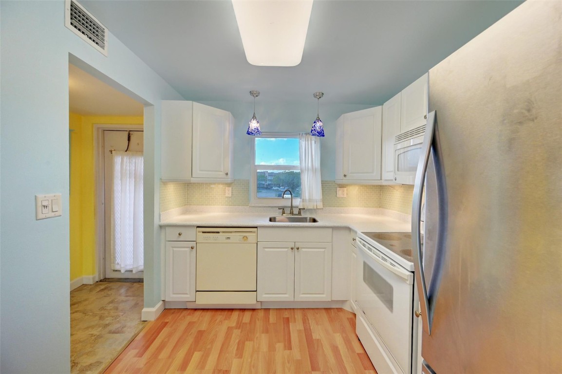 9340 Sunrise Lakes Blvd Unit: 208