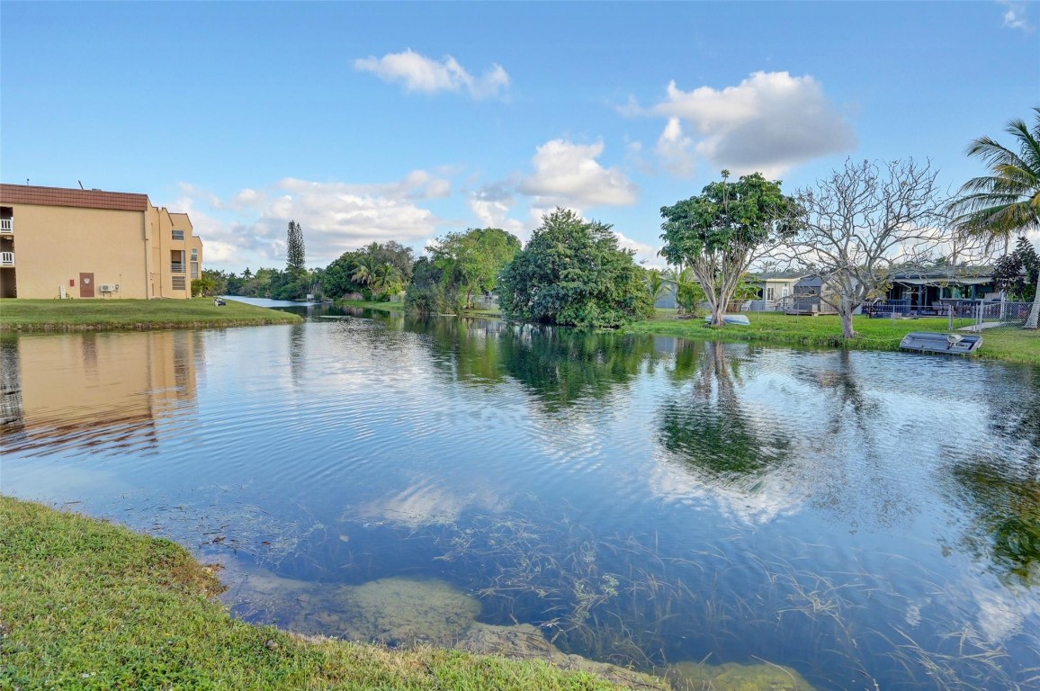 9340 Sunrise Lakes Blvd Unit: 208