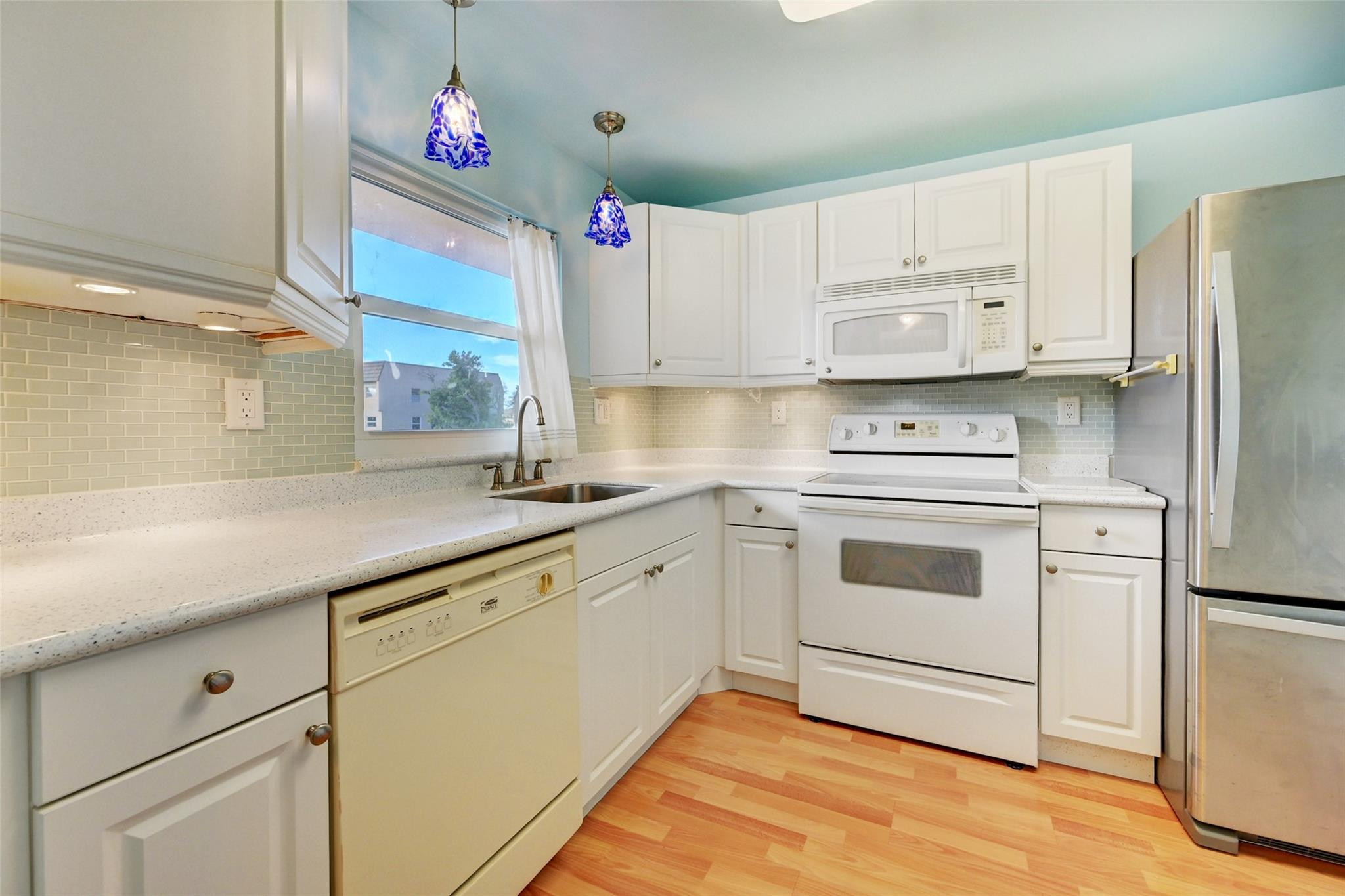 9340 Sunrise Lakes Blvd Unit: 208