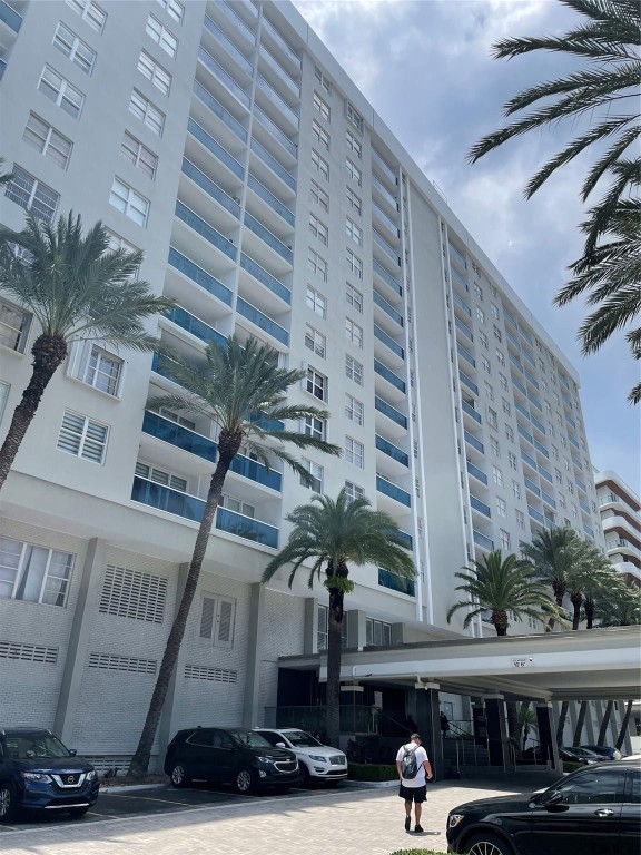 6770 Indian Creek Dr Unit: 4C