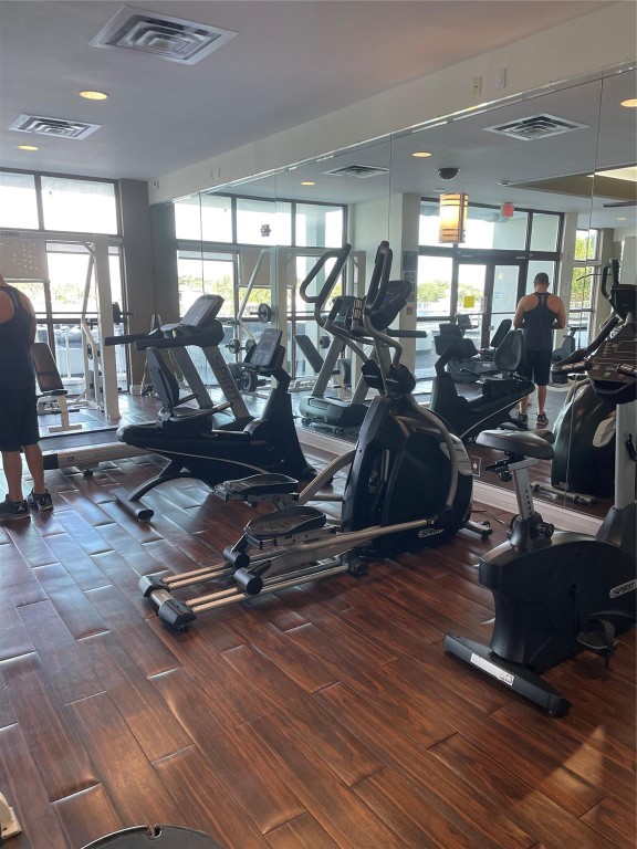 6770 Indian Creek Dr Unit: 4C