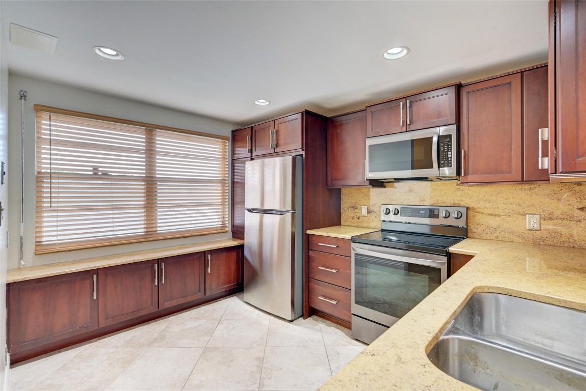 2502 Antigua Ter Unit: E3