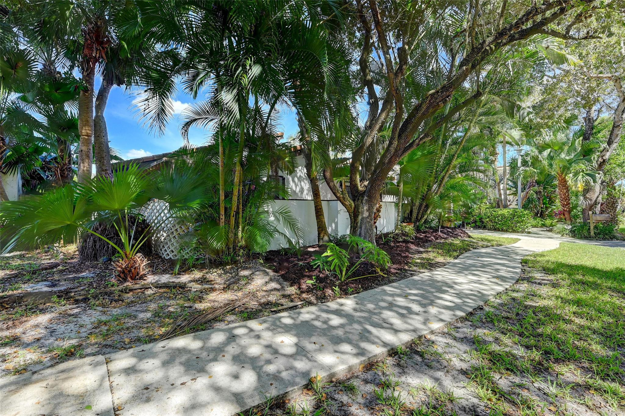 4717 NW 1st Pl