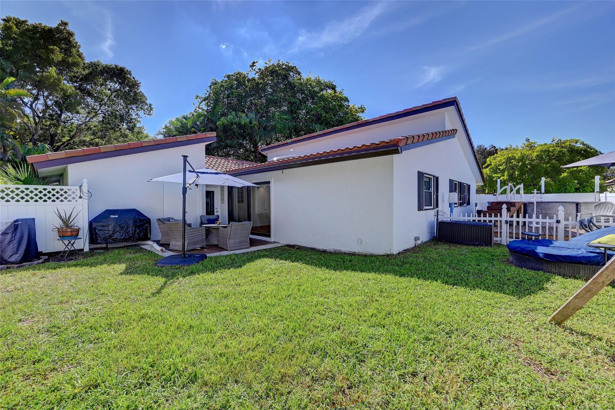 4717 NW 1st Pl