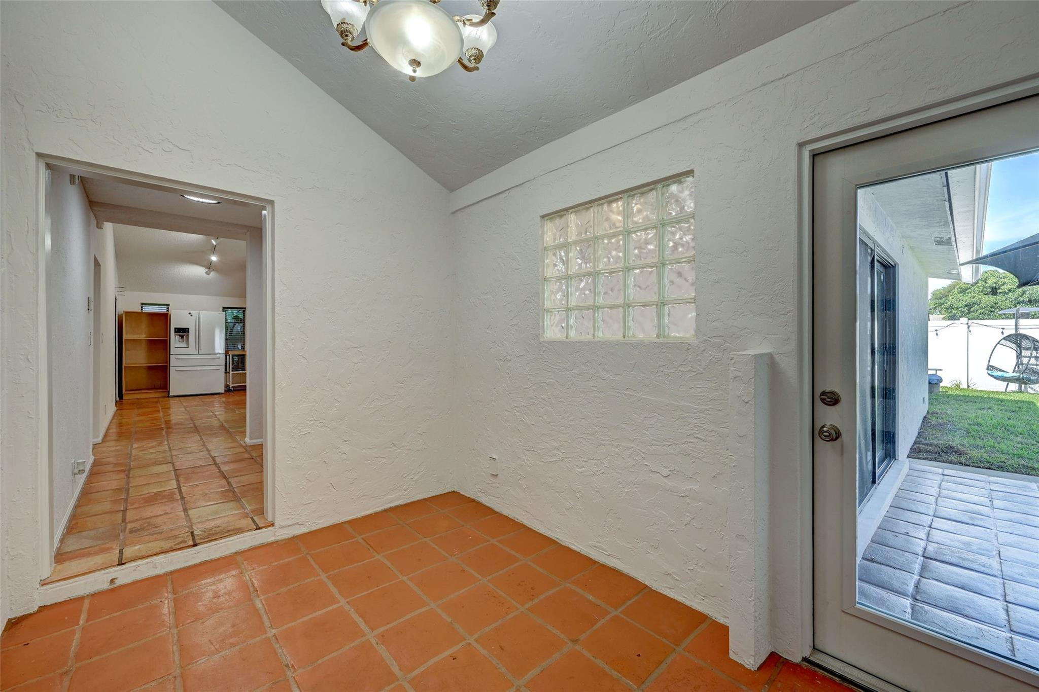 4717 NW 1st Pl