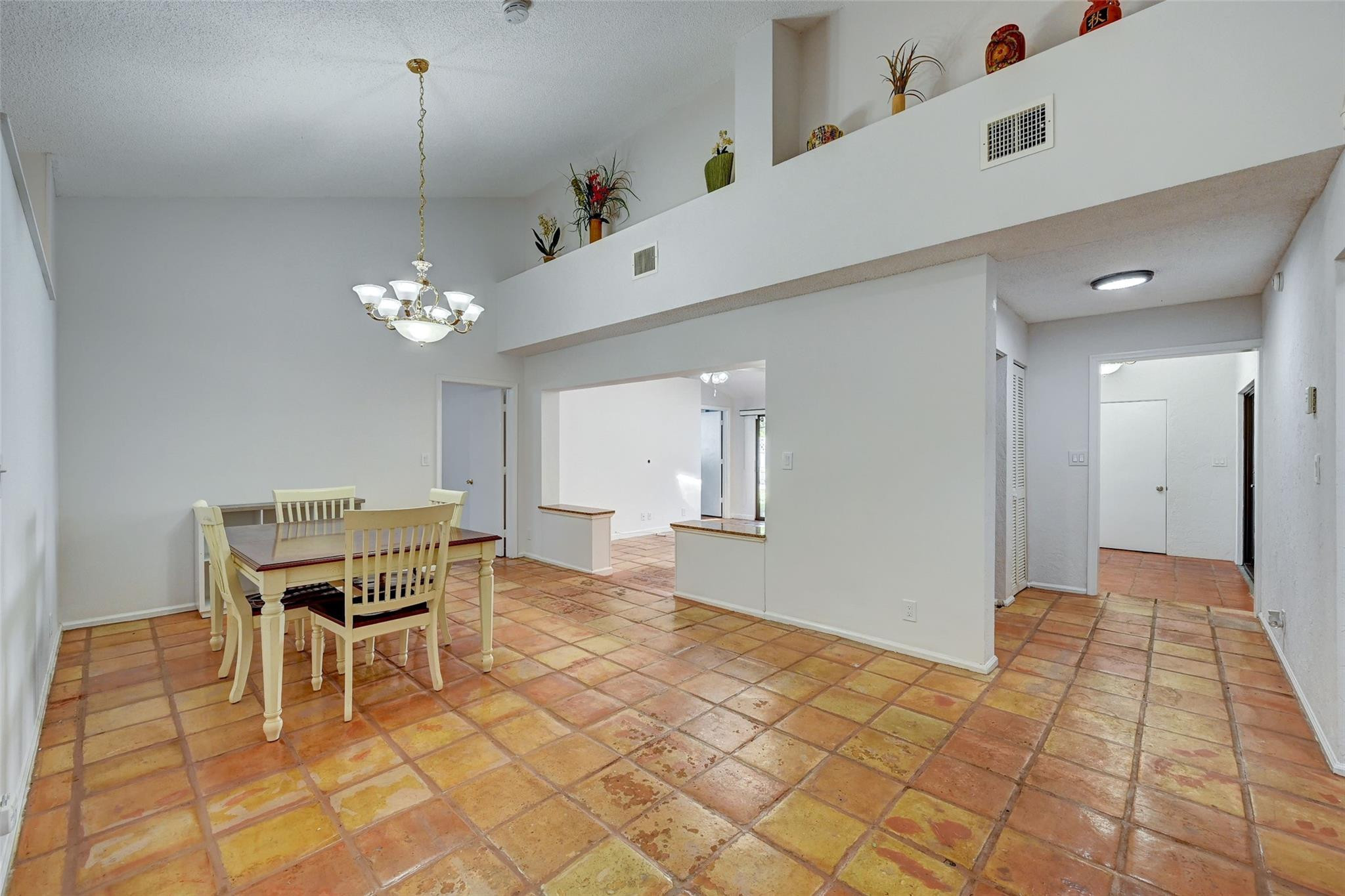 4717 NW 1st Pl