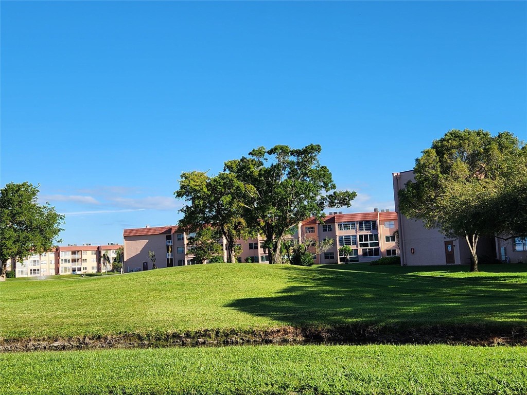 9481 Sunrise Lakes Blvd Unit: 204