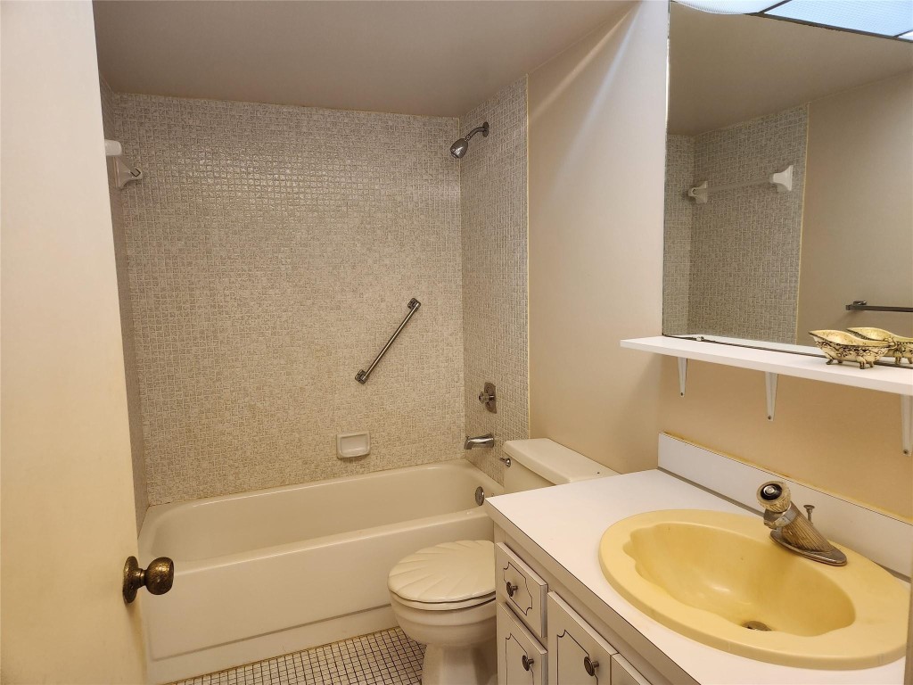 9481 Sunrise Lakes Blvd Unit: 204