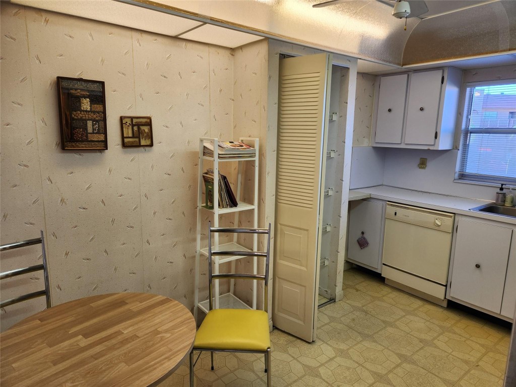 9481 Sunrise Lakes Blvd Unit: 204