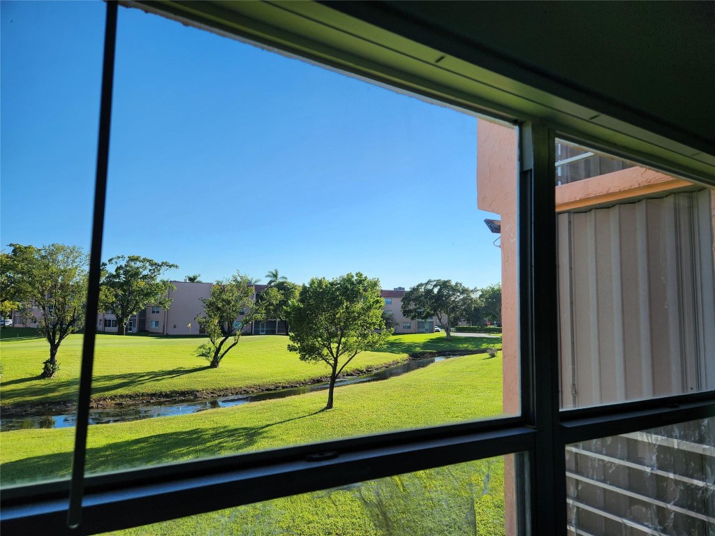 9481 Sunrise Lakes Blvd Unit: 204