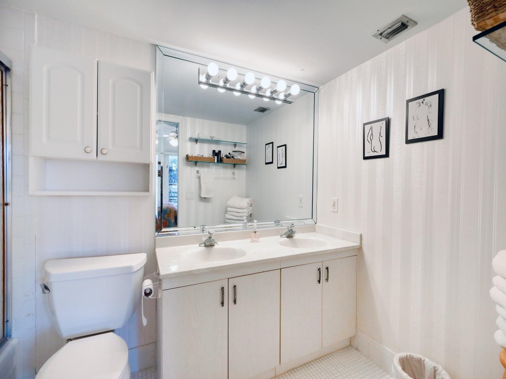 2502 ANTIGUA Unit: D2