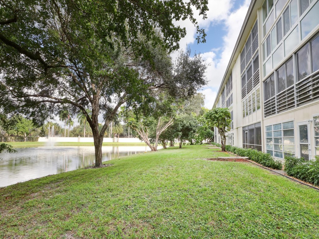 2502 ANTIGUA Unit: D2