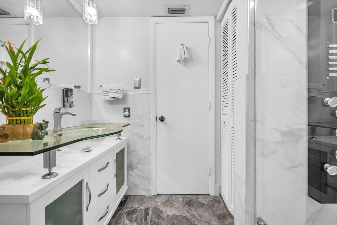 6463 La Costa Dr Unit: 604