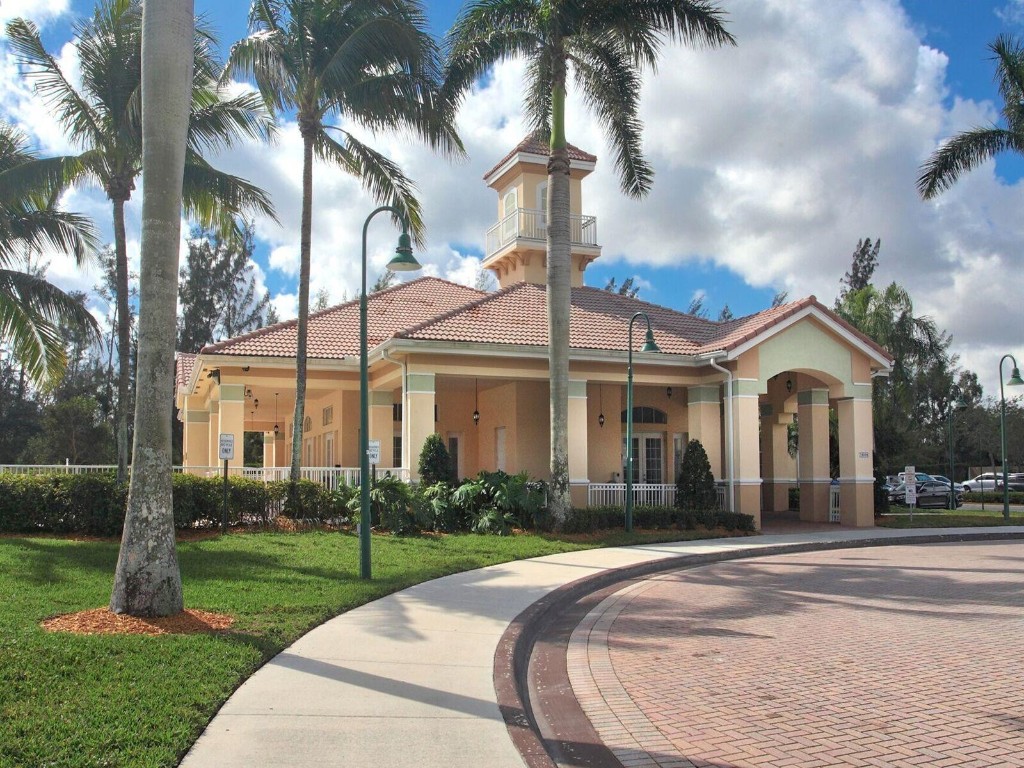 4741 SW 12th Place, Deerfield Beach