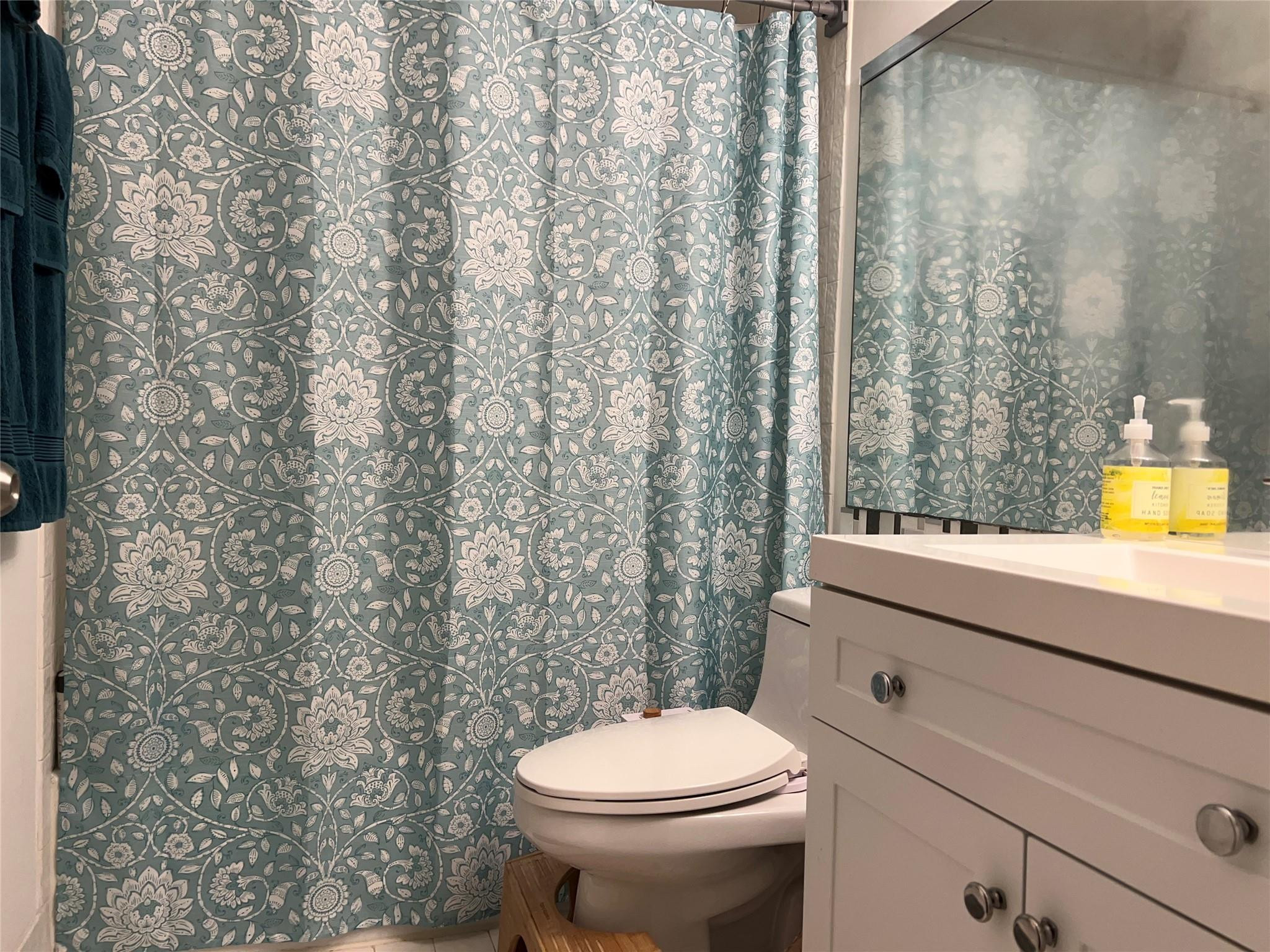 9901 Westview Dr Unit: 327