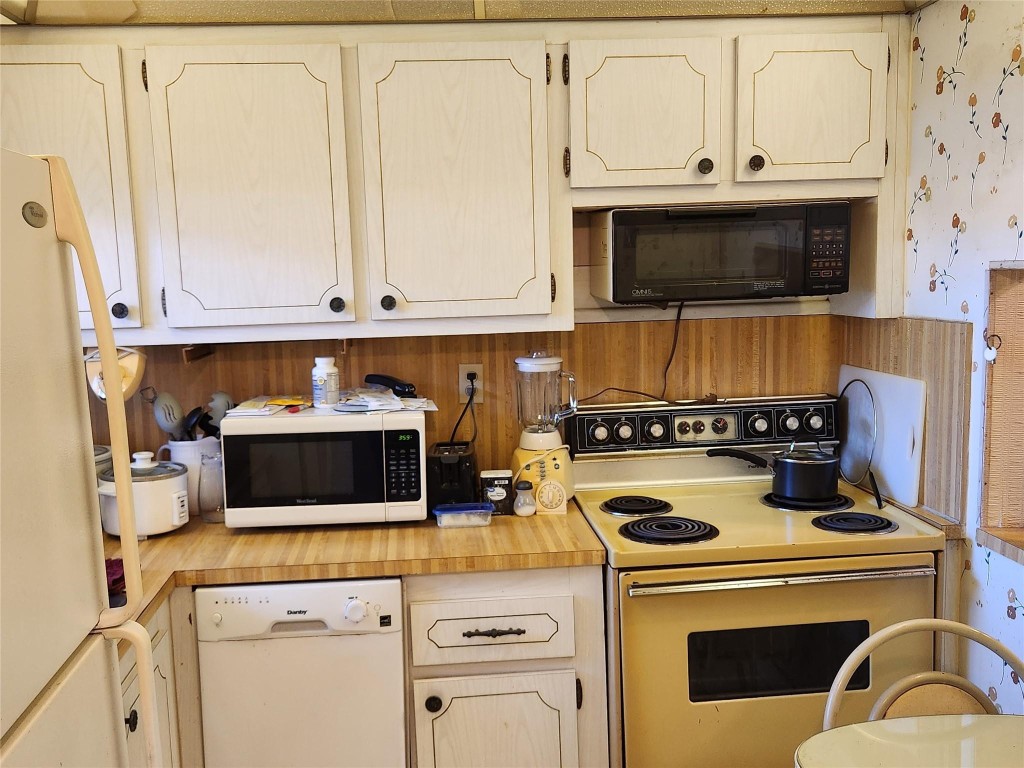 9041 Sunrise Lakes Blvd Unit: 110