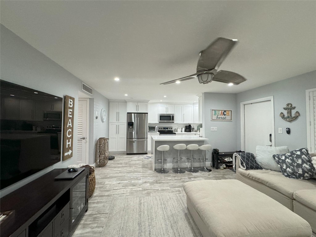 2860 NE 14th Street Cswy Unit: 106