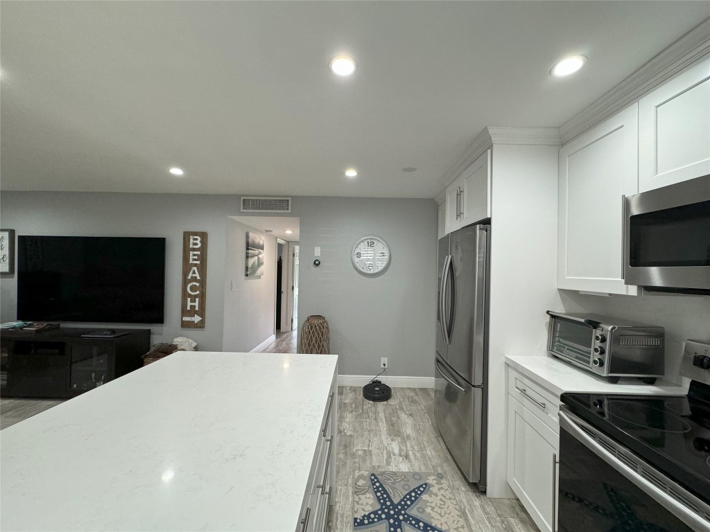 2860 NE 14th Street Cswy Unit: 106