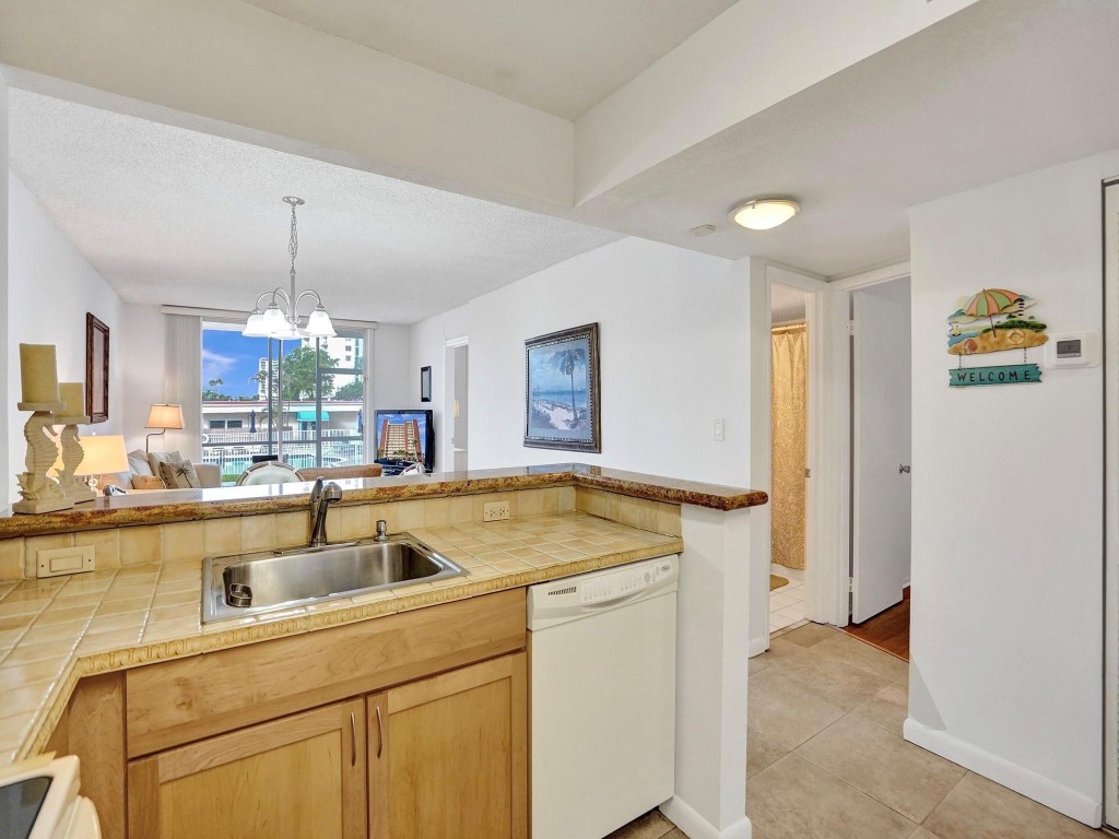 1391 S Ocean Blvd Unit: 102