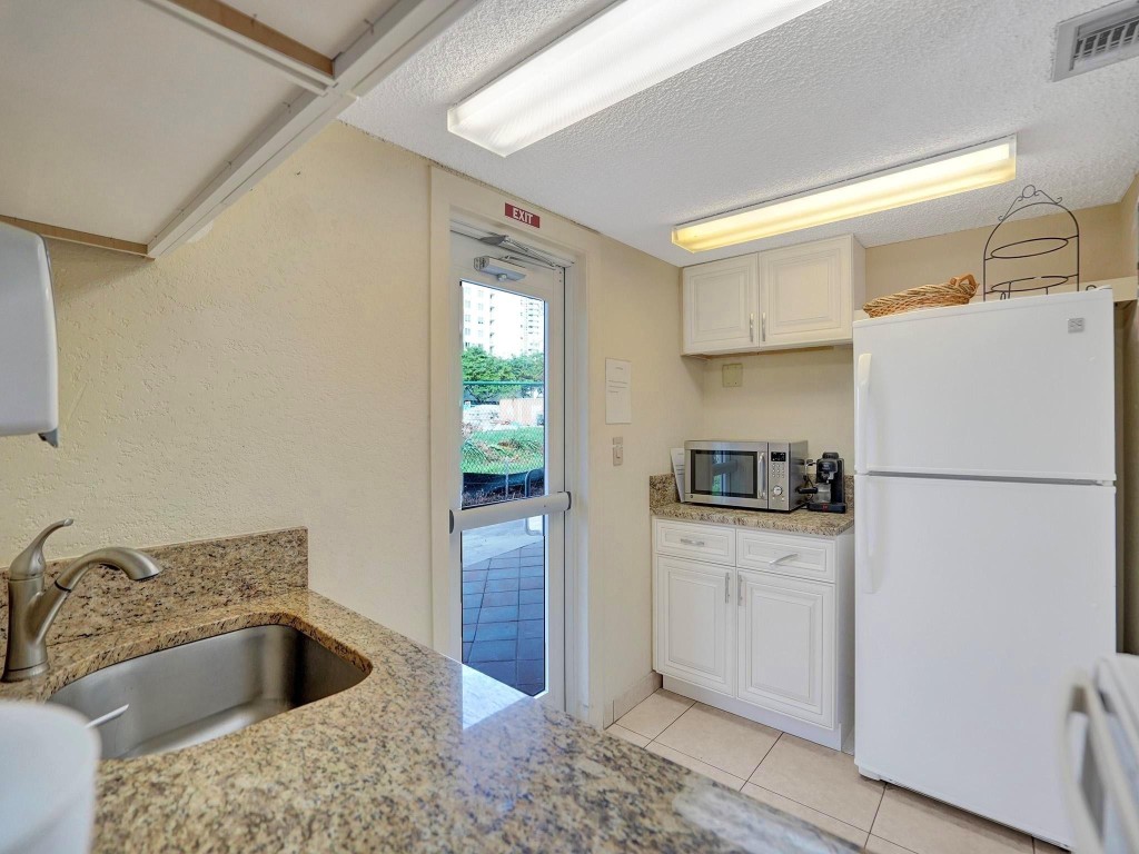 1391 S Ocean Blvd Unit: 102