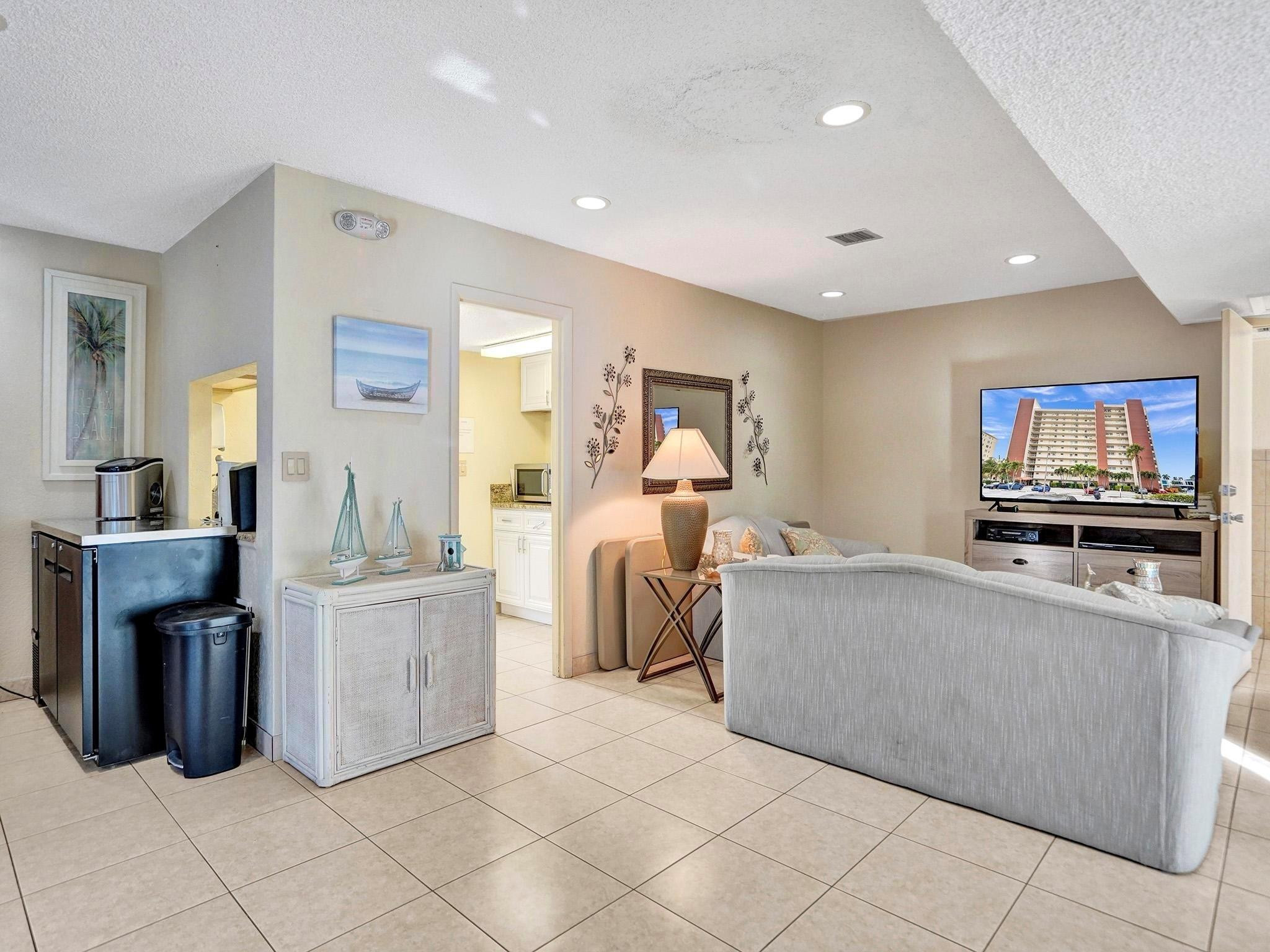 1391 S Ocean Blvd Unit: 102