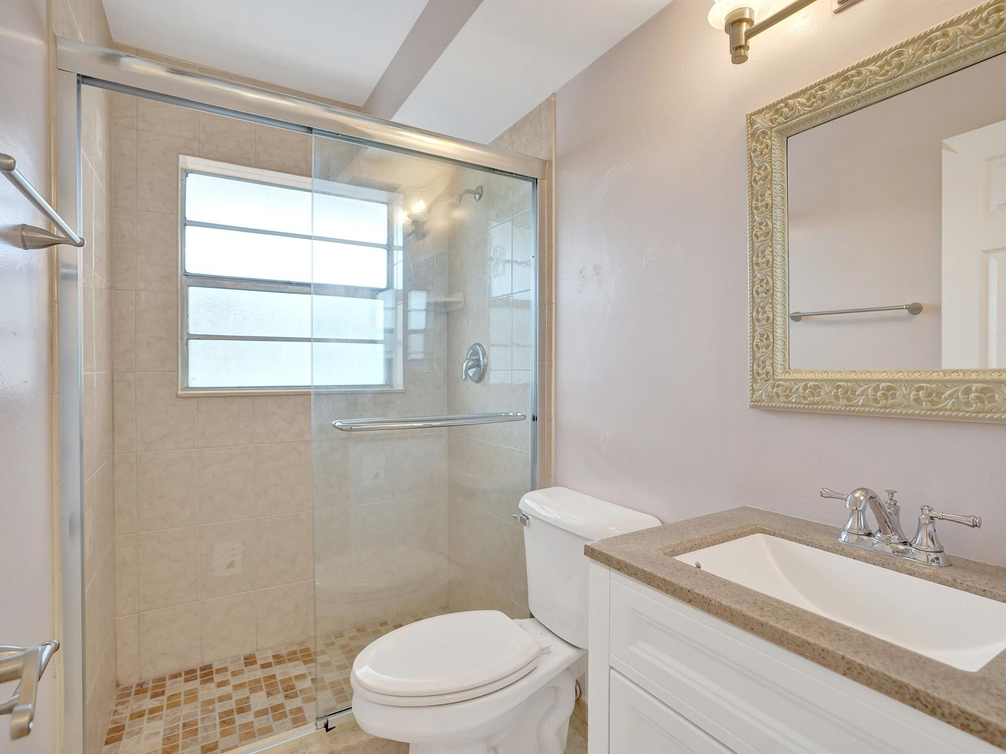 1035 NE Country Club Dr Unit: 1