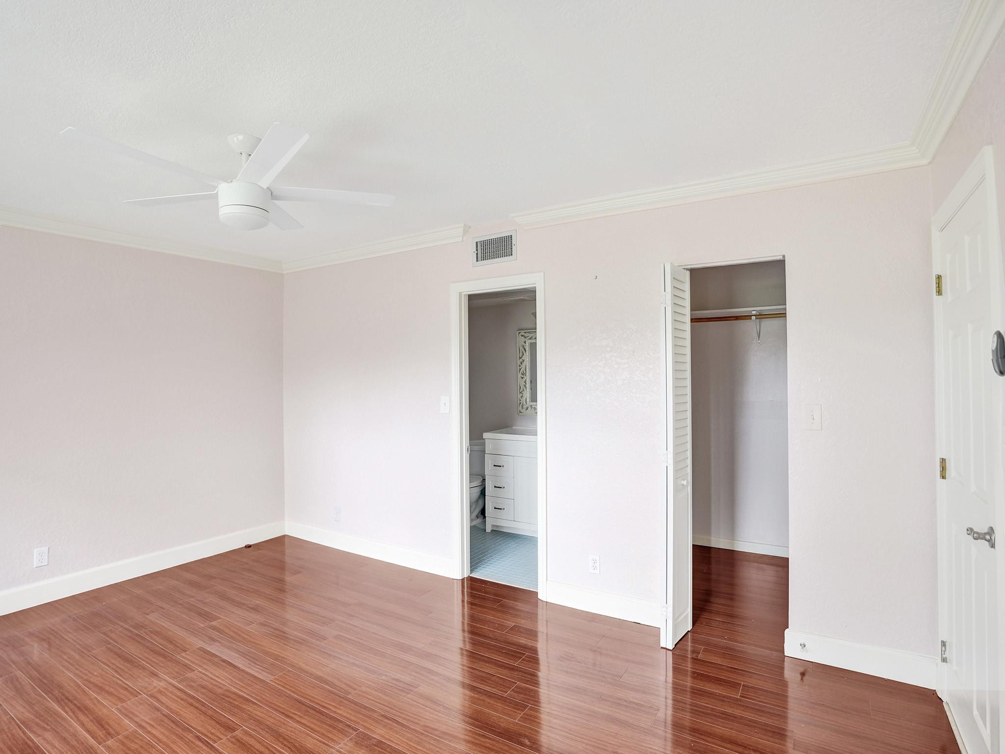 1035 NE Country Club Dr Unit: 1