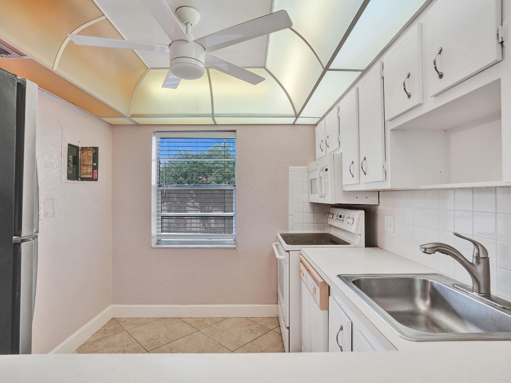 1035 NE Country Club Dr Unit: 1