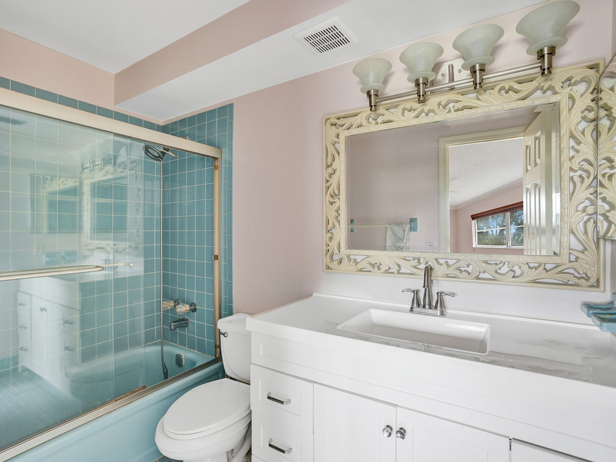 1035 NE Country Club Dr Unit: 1