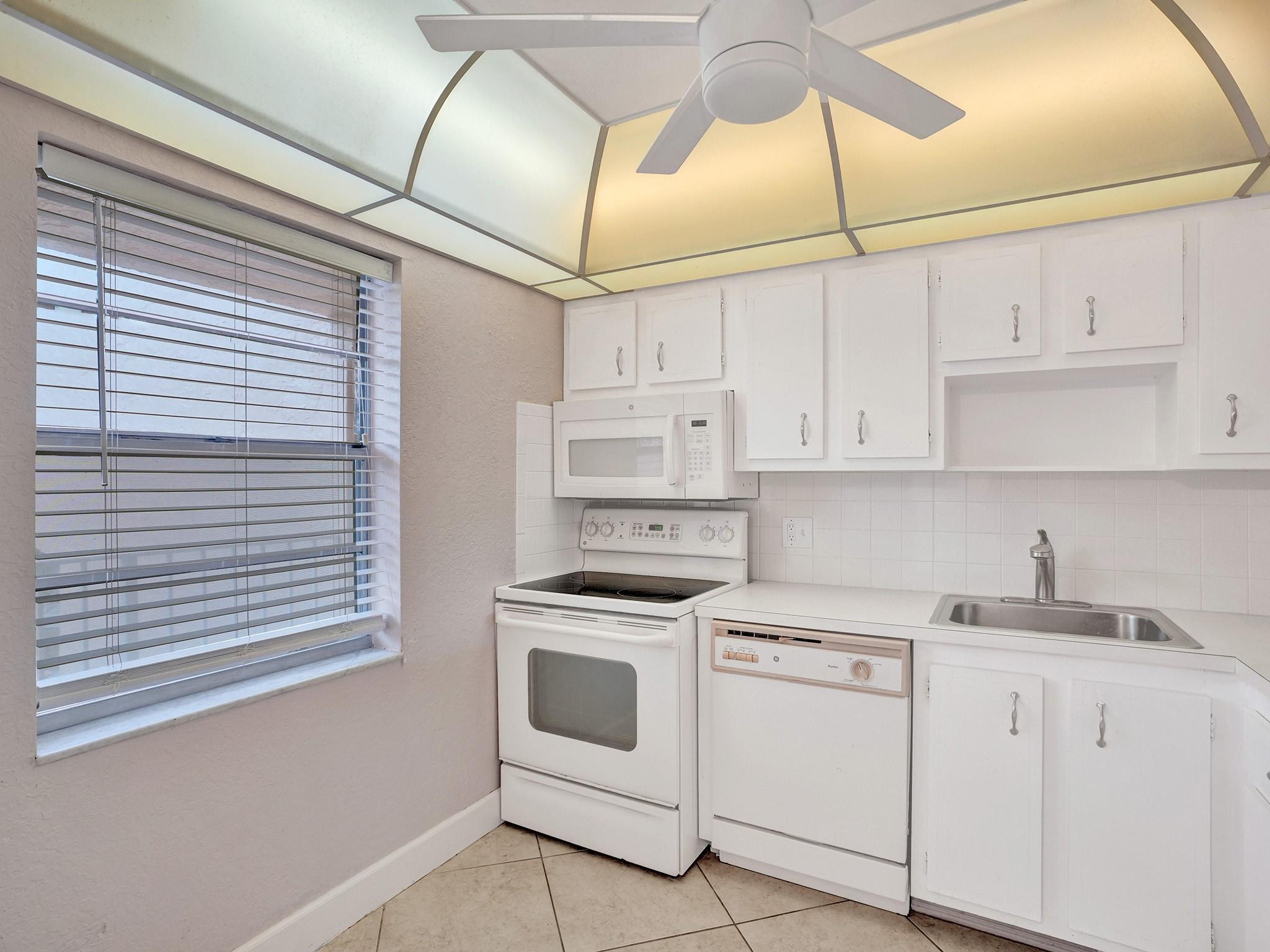 1035 NE Country Club Dr Unit: 1