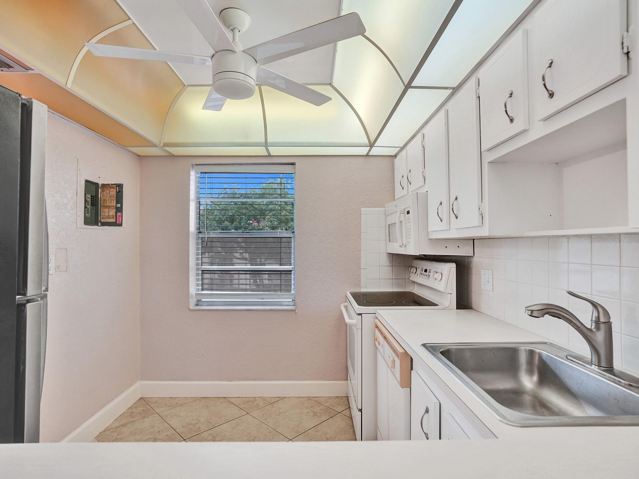 1035 NE Country Club Dr Unit: 1