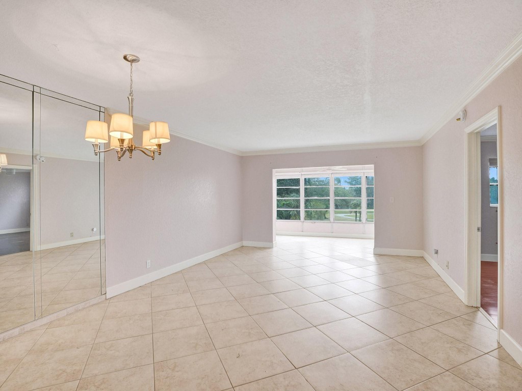 1035 NE Country Club Dr Unit: 1